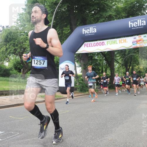29.06.2025 - hella hamburg halbmarathon KatJ http://msf.ph/oto/8426970 29.06.2025 10:39:53 Zwischen KM18-KM19 1257, 1657, 2111, 2540, 2595, 2814, 4837, 5020, 6164, 6198, 7475 meine-sportfotos.de