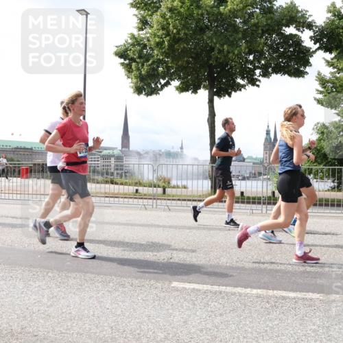 29.06.2025 - hella hamburg halbmarathon Lena Gebhardt http://msf.ph/oto/8426974 29.06.2025 10:43:34 Lombardsbrücke 1023, 1155, 1310, 1400, 1467, 1816, 1878, 2267, 2361, 2733, 2971, 3074, 3238, 3329, 3390, 3597, 3638, 4056, 4177, 4302, 4367, 4680, 4866, 5192, 5201, 5214, 5268, 5293, 5370, 5610, 5720, 5755, 5890, 6012, 6036, 6096, 6226, 6334, 6440, 6931, 6971, 6973, 7197, 7205, 7206, 7461, 7489, 7504, 7872, 7926, 8000, 8058, 8135, 8184, 8233, 8408, 8435, 8504, 9072, 9639, 9641, 9704, 9831, 9976, 10083, 10097, 10200, 10202 meine-sportfotos.de