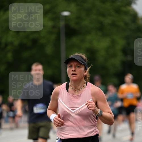 29.06.2025 - hella hamburg halbmarathon Dr. Thomas Lammeyer http://msf.ph/oto/8426997 29.06.2025 10:50:40 Kennedybrücke 1033, 1421, 1426, 1429, 1695, 1867, 1868, 1924, 1983, 2008, 2398, 2773, 2917, 3160, 3164, 4202, 4223, 4224, 4296, 4317, 4572, 5044, 6124, 6161, 7303, 7530, 8477, 9243, 9445, 10030, 10230, 10327, 10329, 10367, 10812, 11253, 11393 meine-sportfotos.de