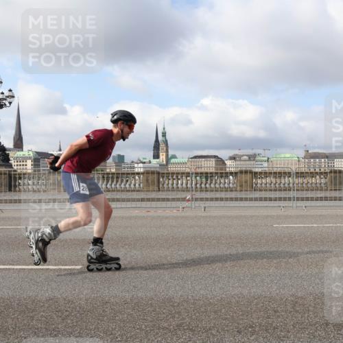 29.06.2025 - hella hamburg halbmarathon Lena Gebhardt http://msf.ph/oto/8427002 29.06.2025 08:59:03 Lombardsbrücke  meine-sportfotos.de