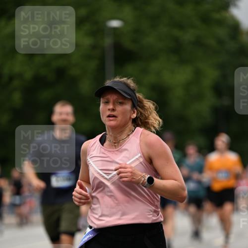 29.06.2025 - hella hamburg halbmarathon Dr. Thomas Lammeyer http://msf.ph/oto/8427003 29.06.2025 10:50:40 Kennedybrücke 1033, 1421, 1426, 1429, 1695, 1867, 1868, 1924, 1983, 2008, 2398, 2773, 2917, 3160, 3164, 4202, 4223, 4224, 4296, 4317, 4572, 5044, 6124, 6161, 7303, 7530, 8477, 9243, 9445, 10030, 10230, 10327, 10329, 10367, 10812, 11253, 11393 meine-sportfotos.de