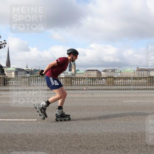 29.06.2025 - hella hamburg halbmarathon Lena Gebhardt http://msf.ph/oto/8427026 29.06.2025 08:59:03 Lombardsbrücke  meine-sportfotos.de