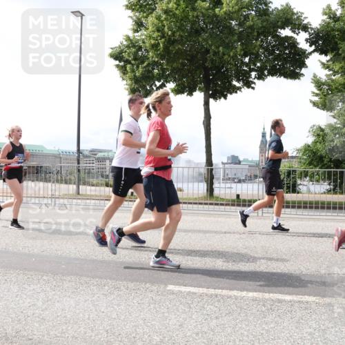 29.06.2025 - hella hamburg halbmarathon Lena Gebhardt http://msf.ph/oto/8427032 29.06.2025 10:43:34 Lombardsbrücke 233, 1023, 1155, 1310, 1400, 1467, 1816, 1878, 2267, 2361, 2733, 2971, 3074, 3238, 3329, 3390, 3597, 3638, 4056, 4177, 4302, 4367, 4680, 4866, 5192, 5201, 5214, 5268, 5293, 5370, 5610, 5720, 5755, 5890, 6012, 6036, 6096, 6226, 6334, 6440, 6931, 6971, 6973, 7197, 7205, 7206, 7461, 7489, 7504, 7872, 7926, 8000, 8058, 8135, 8184, 8233, 8408, 8435, 8504, 9072, 9639, 9641, 9704, 9831, 9976, 10083, 10097, 10200, 10202 meine-sportfotos.de