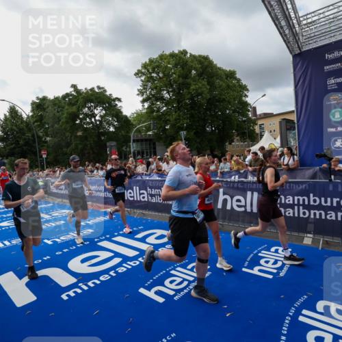 29.06.2025 - hella hamburg halbmarathon Zöllner http://msf.ph/oto/8427061 29.06.2025 10:35:35 Ziel 1344, 1889, 4050, 5269, 10384, 10771, 15959, 16123, 16695, 16811, 17612, 17826, 19022 meine-sportfotos.de