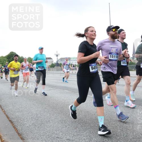 29.06.2025 - hella hamburg halbmarathon Lena Gebhardt http://msf.ph/oto/8427066 29.06.2025 10:53:43 Lombardsbrücke 6306, 9456, 15118, 1852, 14065, 1017, 1340, 1687, 1709, 1744, 1753, 1789, 1900, 1906, 1984, 2065, 2079, 2372, 2409, 2429, 2854, 3055, 3079, 3226, 3249, 3557, 4195, 4595, 4801, 5430, 5562, 5815, 5856, 5857, 5964, 6039, 6041, 6044, 6192, 6273, 6306, 6913, 6996, 7039, 7068, 7483, 7537, 7611, 7614, 7876, 7890, 8189, 8212, 8414, 8515, 8906, 8924, 9077, 9456, 9503, 9531, 9572, 9685, 9764, 9771, 9785, 10043, 10175, 10490, 11390, 12193, 12219, 12700 meine-sportfotos.de