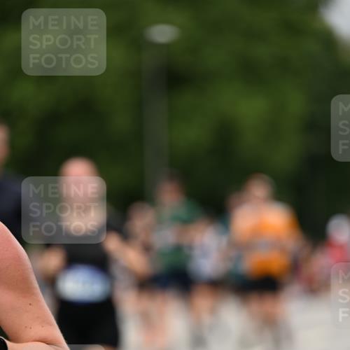 29.06.2025 - hella hamburg halbmarathon Dr. Thomas Lammeyer http://msf.ph/oto/8427070 29.06.2025 10:50:41 Kennedybrücke 1033, 1421, 1426, 1429, 1695, 1867, 1868, 1924, 1983, 2008, 2398, 2773, 2813, 2917, 3160, 3164, 3410, 4202, 4223, 4224, 4296, 4317, 4572, 5044, 6124, 6161, 7303, 8477, 9243, 9445, 10030, 10230, 10327, 10329, 10367, 10812, 11253, 11361 meine-sportfotos.de