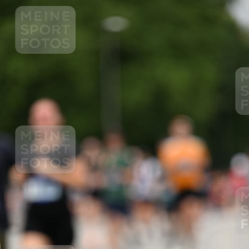 29.06.2025 - hella hamburg halbmarathon Dr. Thomas Lammeyer http://msf.ph/oto/8427075 29.06.2025 10:50:41 Kennedybrücke 1033, 1421, 1426, 1429, 1695, 1867, 1868, 1924, 1983, 2008, 2398, 2773, 2813, 2917, 3160, 3164, 3410, 4202, 4223, 4224, 4296, 4317, 4572, 5044, 6124, 6161, 7303, 8477, 9243, 9445, 10030, 10230, 10327, 10329, 10367, 10812, 11253, 11361 meine-sportfotos.de