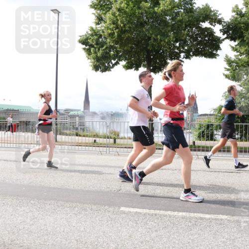 29.06.2025 - hella hamburg halbmarathon Lena Gebhardt http://msf.ph/oto/8427077 29.06.2025 10:43:35 Lombardsbrücke 1023, 1155, 1310, 1400, 1467, 1816, 1878, 2267, 2361, 2733, 3074, 3238, 3288, 3329, 3390, 3597, 3638, 4056, 4177, 4302, 4367, 4680, 4866, 5192, 5201, 5214, 5293, 5370, 5610, 5720, 5755, 5890, 6012, 6036, 6096, 6226, 6334, 6440, 6931, 6971, 6973, 7197, 7205, 7206, 7461, 7489, 7504, 7872, 7926, 8000, 8058, 8135, 8184, 8233, 8408, 8435, 8504, 9072, 9639, 9641, 9704, 9831, 9976, 10083, 10097, 10200, 10202 meine-sportfotos.de