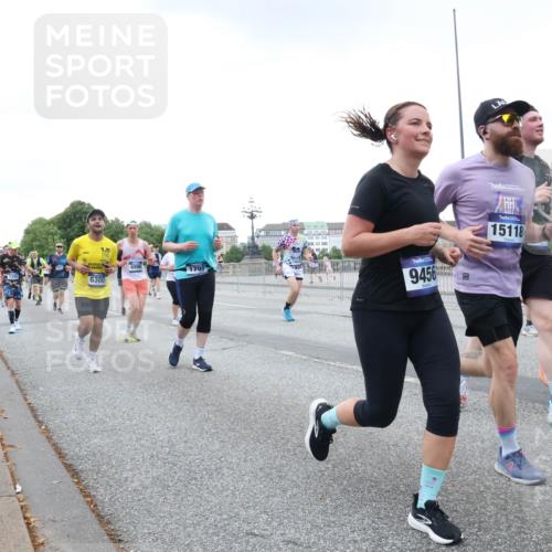 29.06.2025 - hella hamburg halbmarathon Lena Gebhardt http://msf.ph/oto/8427087 29.06.2025 10:53:44 Lombardsbrücke 6306, 6996, 1709, 9456, 15118, 14065, 1017, 1340, 1687, 1709, 1744, 1753, 1789, 1900, 1906, 1984, 2065, 2079, 2372, 2409, 2429, 2854, 3055, 3079, 3226, 3249, 3557, 4195, 4595, 4801, 5430, 5562, 5815, 5856, 5857, 5898, 5964, 6039, 6041, 6044, 6192, 6273, 6306, 6913, 6996, 7039, 7068, 7537, 7611, 7614, 7876, 7890, 8189, 8212, 8414, 8515, 8906, 8924, 9077, 9456, 9503, 9531, 9572, 9685, 9764, 9771, 9785, 10043, 10175, 10490, 11390, 12193, 12219, 12700 meine-sportfotos.de