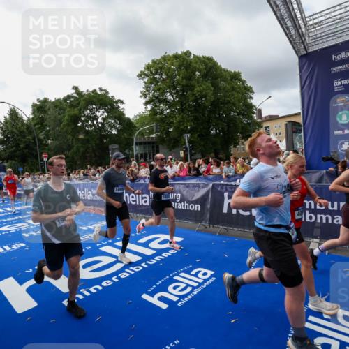 29.06.2025 - hella hamburg halbmarathon Zöllner http://msf.ph/oto/8427091 29.06.2025 10:35:35 Ziel 1344, 1889, 4050, 5269, 10384, 10771, 15959, 16123, 16695, 16811, 17612, 17826, 19022 meine-sportfotos.de