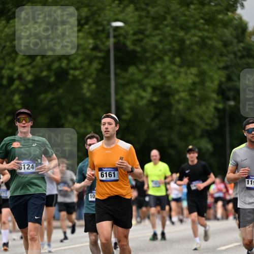29.06.2025 - hella hamburg halbmarathon Dr. Thomas Lammeyer http://msf.ph/oto/8427092 29.06.2025 10:50:43 Kennedybrücke 1033, 1421, 1429, 1695, 1867, 1868, 1924, 1983, 2008, 2398, 2773, 2813, 2917, 3160, 3164, 3410, 4202, 4223, 4224, 4296, 4306, 4317, 4572, 5044, 5769, 5770, 6124, 6161, 7303, 8477, 9243, 9445, 10030, 10230, 10327, 10329, 10367, 10812, 11253, 11361 meine-sportfotos.de