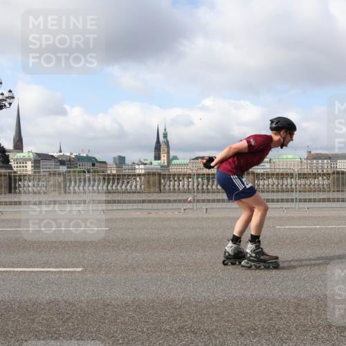 29.06.2025 - hella hamburg halbmarathon Lena Gebhardt http://msf.ph/oto/8427094 29.06.2025 08:59:03 Lombardsbrücke  meine-sportfotos.de