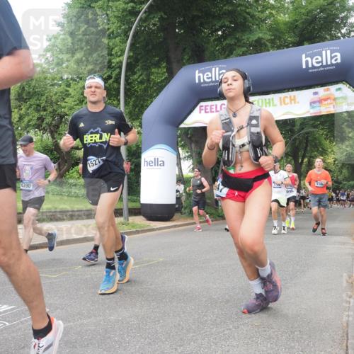 29.06.2025 - hella hamburg halbmarathon KatJ http://msf.ph/oto/8427095 29.06.2025 10:39:57 Zwischen KM18-KM19 1257, 1706, 2111, 2540, 2595, 4837, 5169, 5194, 6164, 6390, 7130, 7475, 7786, 8447 meine-sportfotos.de