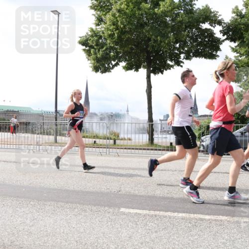 29.06.2025 - hella hamburg halbmarathon Lena Gebhardt http://msf.ph/oto/8427110 29.06.2025 10:43:35 Lombardsbrücke 19, 1023, 1155, 1310, 1400, 1467, 1816, 1878, 2267, 2361, 2733, 3074, 3238, 3288, 3329, 3390, 3597, 3638, 4056, 4177, 4302, 4367, 4680, 4866, 5192, 5201, 5214, 5293, 5370, 5610, 5720, 5755, 5890, 6012, 6036, 6096, 6226, 6334, 6440, 6931, 6971, 6973, 7197, 7205, 7206, 7461, 7489, 7504, 7872, 7926, 8000, 8058, 8135, 8184, 8233, 8408, 8435, 8504, 9072, 9639, 9641, 9704, 9831, 9976, 10083, 10097, 10200, 10202 meine-sportfotos.de