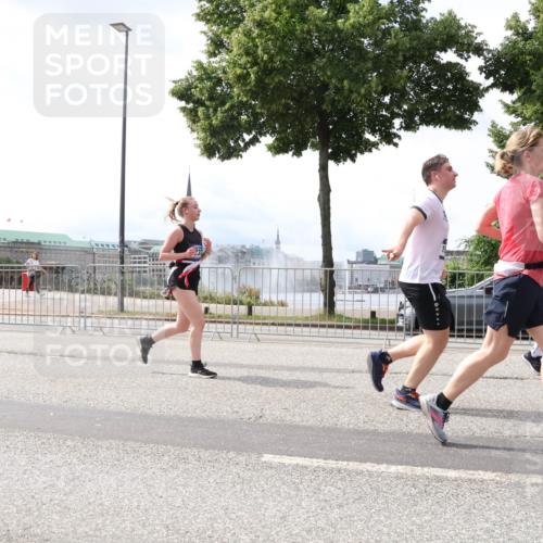 29.06.2025 - hella hamburg halbmarathon Lena Gebhardt http://msf.ph/oto/8427137 29.06.2025 10:43:35 Lombardsbrücke 1023, 1155, 1310, 1400, 1467, 1816, 1878, 2267, 2361, 2733, 3074, 3238, 3288, 3329, 3390, 3597, 3638, 4056, 4177, 4302, 4367, 4680, 4866, 5192, 5201, 5214, 5293, 5370, 5610, 5720, 5755, 5890, 6012, 6036, 6096, 6226, 6334, 6440, 6931, 6971, 6973, 7197, 7205, 7206, 7461, 7489, 7504, 7872, 7926, 8000, 8058, 8135, 8184, 8233, 8408, 8435, 8504, 9072, 9639, 9641, 9704, 9831, 9976, 10083, 10097, 10200, 10202 meine-sportfotos.de
