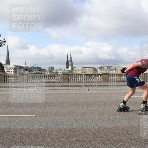 29.06.2025 - hella hamburg halbmarathon Lena Gebhardt http://msf.ph/oto/8427144 29.06.2025 08:59:03 Lombardsbrücke  meine-sportfotos.de
