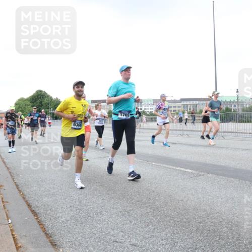 29.06.2025 - hella hamburg halbmarathon Lena Gebhardt http://msf.ph/oto/8427148 29.06.2025 10:53:44 Lombardsbrücke 1340, 6306, 1709, 1017, 1340, 1687, 1709, 1744, 1753, 1789, 1900, 1906, 1984, 2065, 2079, 2372, 2409, 2429, 2854, 3055, 3079, 3226, 3249, 3557, 4195, 4595, 4801, 5430, 5562, 5815, 5856, 5857, 5898, 5964, 6039, 6041, 6044, 6192, 6273, 6306, 6913, 6996, 7039, 7068, 7537, 7611, 7614, 7876, 7890, 8189, 8212, 8414, 8515, 8906, 8924, 9077, 9456, 9503, 9531, 9572, 9685, 9764, 9771, 9785, 10043, 10175, 10490, 11390, 12193, 12219, 12700 meine-sportfotos.de