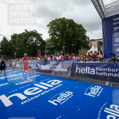 29.06.2025 - hella hamburg halbmarathon Zöllner http://msf.ph/oto/8427167 29.06.2025 10:35:37 Ziel 1344, 5269, 10384, 16123, 16695, 17612, 17826, 18841, 19022 meine-sportfotos.de
