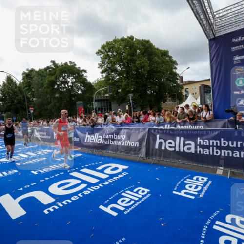 29.06.2025 - hella hamburg halbmarathon Zöllner http://msf.ph/oto/8427177 29.06.2025 10:35:37 Ziel 1344, 5269, 10384, 16123, 16695, 17612, 17826, 18841, 19022 meine-sportfotos.de