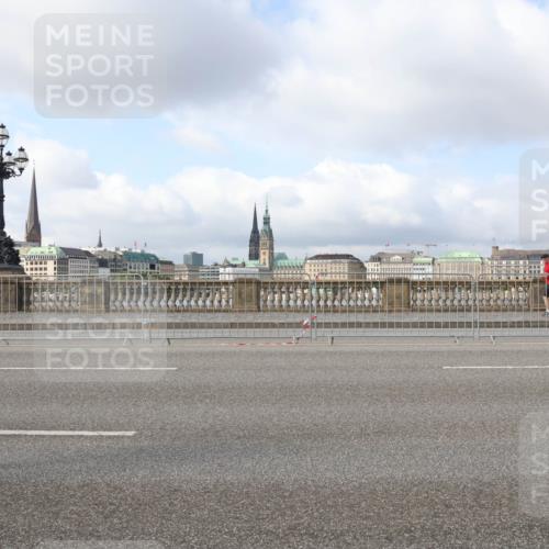29.06.2025 - hella hamburg halbmarathon Lena Gebhardt http://msf.ph/oto/8427192 29.06.2025 08:59:12 Lombardsbrücke  meine-sportfotos.de