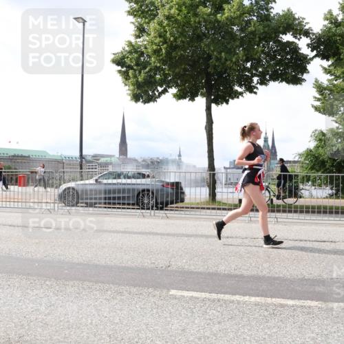 29.06.2025 - hella hamburg halbmarathon Lena Gebhardt http://msf.ph/oto/8427202 29.06.2025 10:43:35 Lombardsbrücke 14528, 1023, 1155, 1310, 1400, 1467, 1816, 1878, 2267, 2361, 2733, 3074, 3238, 3288, 3329, 3390, 3597, 3638, 4056, 4177, 4302, 4367, 4680, 4866, 5192, 5201, 5214, 5293, 5370, 5610, 5720, 5755, 5890, 6012, 6036, 6096, 6226, 6334, 6440, 6931, 6971, 6973, 7197, 7205, 7206, 7461, 7489, 7504, 7872, 7926, 8000, 8058, 8135, 8184, 8233, 8408, 8435, 8504, 9072, 9639, 9641, 9704, 9831, 9976, 10083, 10097, 10200, 10202 meine-sportfotos.de