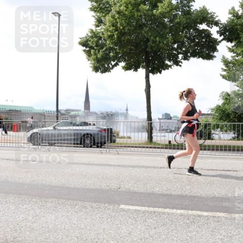 29.06.2025 - hella hamburg halbmarathon Lena Gebhardt http://msf.ph/oto/8427220 29.06.2025 10:43:36 Lombardsbrücke 14528, 1023, 1155, 1310, 1400, 1816, 1878, 2073, 2733, 3074, 3238, 3288, 3329, 3390, 3597, 3638, 4056, 4177, 4302, 4367, 4680, 4866, 5192, 5201, 5214, 5293, 5370, 5610, 5720, 5890, 6012, 6036, 6096, 6226, 6334, 6440, 6931, 6971, 6973, 7197, 7205, 7206, 7461, 7489, 7504, 7872, 7926, 8000, 8058, 8135, 8184, 8233, 8408, 8435, 8504, 9639, 9641, 9704, 9831, 9976, 10083, 10097, 10200, 10202 meine-sportfotos.de