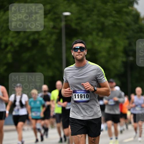 29.06.2025 - hella hamburg halbmarathon Dr. Thomas Lammeyer http://msf.ph/oto/8427244 29.06.2025 10:50:45 Kennedybrücke 1033, 1429, 1695, 1867, 1868, 1924, 1983, 2008, 2398, 2423, 2773, 2813, 2917, 3160, 3164, 3410, 4202, 4223, 4224, 4296, 4306, 4317, 4572, 5044, 5769, 5770, 6124, 6161, 7303, 8477, 8486, 9120, 9121, 9243, 9445, 10030, 10230, 10327, 10329, 10367, 10812, 11253, 11361 meine-sportfotos.de