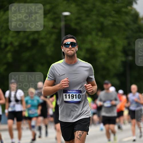 29.06.2025 - hella hamburg halbmarathon Dr. Thomas Lammeyer http://msf.ph/oto/8427255 29.06.2025 10:50:46 Kennedybrücke 1033, 1429, 1695, 1867, 1868, 1924, 1983, 2008, 2398, 2423, 2773, 2813, 2917, 3160, 3164, 3410, 4202, 4223, 4224, 4296, 4306, 4317, 4572, 5044, 5769, 5770, 6124, 6161, 8477, 8486, 9120, 9121, 9243, 9445, 10030, 10230, 10327, 10329, 10367, 11253, 11361 meine-sportfotos.de
