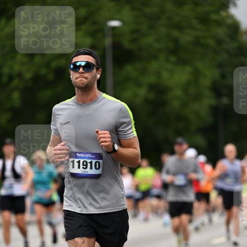 29.06.2025 - hella hamburg halbmarathon Dr. Thomas Lammeyer http://msf.ph/oto/8427267 29.06.2025 10:50:46 Kennedybrücke 1033, 1429, 1695, 1867, 1868, 1924, 1983, 2008, 2398, 2423, 2773, 2813, 2917, 3160, 3164, 3410, 4202, 4223, 4224, 4296, 4306, 4317, 4572, 5044, 5769, 5770, 6124, 6161, 8477, 8486, 9120, 9121, 9243, 9445, 10030, 10230, 10327, 10329, 10367, 11253, 11361 meine-sportfotos.de