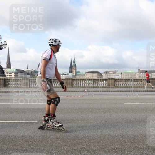 29.06.2025 - hella hamburg halbmarathon Lena Gebhardt http://msf.ph/oto/8427268 29.06.2025 08:59:12 Lombardsbrücke  meine-sportfotos.de