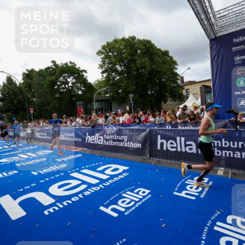 29.06.2025 - hella hamburg halbmarathon Zöllner http://msf.ph/oto/8427272 29.06.2025 10:35:41 Ziel 4062, 5269, 10384, 12462, 12899, 14841, 16123, 17612, 17826, 18841 meine-sportfotos.de
