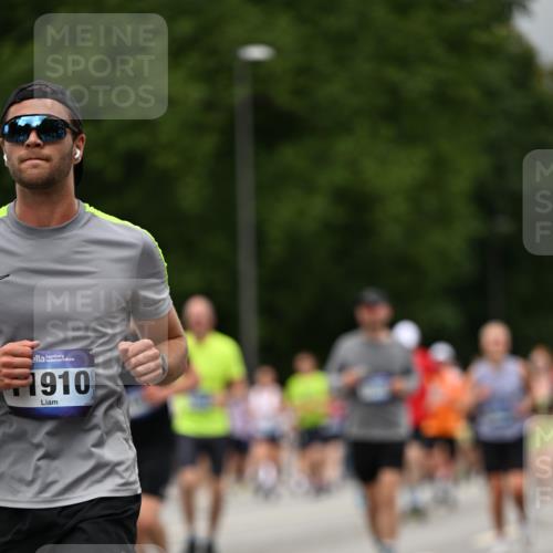29.06.2025 - hella hamburg halbmarathon Dr. Thomas Lammeyer http://msf.ph/oto/8427295 29.06.2025 10:50:47 Kennedybrücke 1033, 1429, 1695, 1867, 1868, 1924, 1983, 2008, 2398, 2423, 2773, 2813, 2917, 3160, 3164, 3410, 4202, 4296, 4306, 4317, 4572, 5044, 5769, 5770, 6124, 6161, 6392, 8477, 8486, 9120, 9121, 9243, 9445, 10030, 10230, 10327, 10329, 10367, 11253, 11361 meine-sportfotos.de