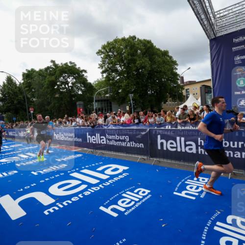 29.06.2025 - hella hamburg halbmarathon Zöllner http://msf.ph/oto/8427306 29.06.2025 10:35:42 Ziel 4062, 10384, 12462, 12899, 14841, 16123, 18841 meine-sportfotos.de