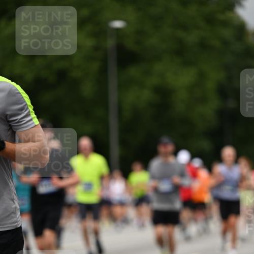 29.06.2025 - hella hamburg halbmarathon Dr. Thomas Lammeyer http://msf.ph/oto/8427313 29.06.2025 10:50:47 Kennedybrücke 1033, 1429, 1695, 1867, 1868, 1924, 1983, 2008, 2398, 2423, 2773, 2813, 2917, 3160, 3164, 3410, 4202, 4296, 4306, 4317, 4572, 5044, 5769, 5770, 6124, 6161, 6392, 8477, 8486, 9120, 9121, 9243, 9445, 10030, 10230, 10327, 10329, 10367, 11253, 11361 meine-sportfotos.de