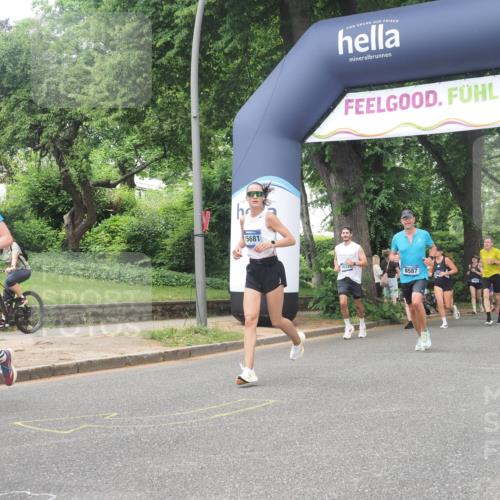 29.06.2025 - hella hamburg halbmarathon KatJ http://msf.ph/oto/8427318 29.06.2025 10:40:05 Zwischen KM18-KM19 2444, 3208, 3209, 5194, 8390, 8587 meine-sportfotos.de