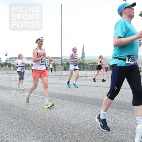 29.06.2025 - hella hamburg halbmarathon Lena Gebhardt http://msf.ph/oto/8427412 29.06.2025 10:53:46 Lombardsbrücke 699, 11349, 170, 1017, 1263, 1340, 1687, 1709, 1744, 1753, 1789, 1900, 1906, 1984, 2065, 2079, 2372, 2409, 2429, 2854, 3055, 3079, 3226, 3249, 3465, 3467, 3557, 4195, 4595, 4801, 5430, 5562, 5815, 5856, 5857, 5898, 5964, 6039, 6041, 6044, 6192, 6273, 6306, 6583, 6913, 6996, 7039, 7068, 7537, 7611, 7614, 7876, 7890, 8189, 8212, 8515, 8906, 8924, 9077, 9456, 9503, 9531, 9572, 9685, 9764, 9771, 9785, 10043, 10175, 10490, 11390, 12219 meine-sportfotos.de