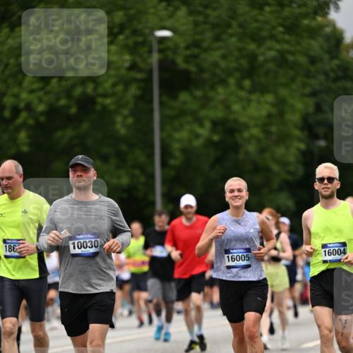 29.06.2025 - hella hamburg halbmarathon Dr. Thomas Lammeyer http://msf.ph/oto/8427426 29.06.2025 10:50:50 Kennedybrücke 1033, 1429, 1695, 1867, 1868, 1924, 1983, 2398, 2423, 2773, 2813, 2917, 3160, 3164, 3410, 4202, 4296, 4306, 4317, 4572, 5044, 5635, 5769, 5770, 6124, 6161, 6392, 8010, 8477, 8486, 9120, 9121, 9243, 9337, 9426, 9445, 10030, 10230, 10327, 10329, 10367, 11253, 11361 meine-sportfotos.de