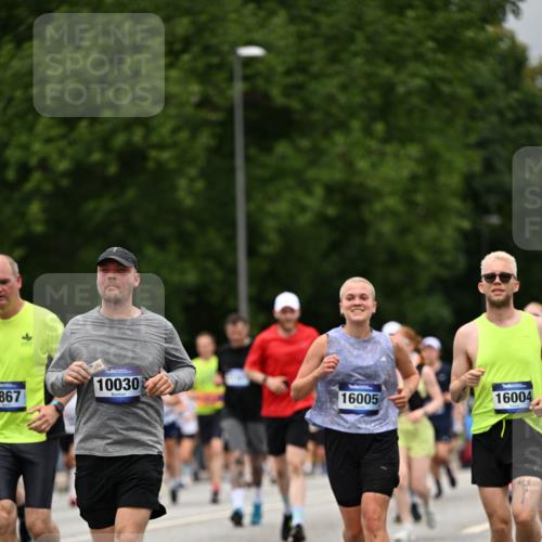 29.06.2025 - hella hamburg halbmarathon Dr. Thomas Lammeyer http://msf.ph/oto/8427430 29.06.2025 10:50:50 Kennedybrücke 1033, 1429, 1695, 1867, 1868, 1924, 1983, 2398, 2423, 2773, 2813, 2917, 3160, 3164, 3410, 4202, 4296, 4306, 4317, 4572, 5044, 5635, 5769, 5770, 6124, 6161, 6392, 8010, 8477, 8486, 9120, 9121, 9243, 9337, 9426, 9445, 10030, 10230, 10327, 10329, 10367, 11253, 11361 meine-sportfotos.de