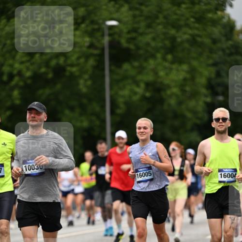 29.06.2025 - hella hamburg halbmarathon Dr. Thomas Lammeyer http://msf.ph/oto/8427446 29.06.2025 10:50:50 Kennedybrücke 1033, 1429, 1695, 1867, 1868, 1924, 1983, 2398, 2423, 2773, 2813, 2917, 3160, 3164, 3410, 4202, 4296, 4306, 4317, 4572, 5044, 5635, 5769, 5770, 6124, 6161, 6392, 8010, 8477, 8486, 9120, 9121, 9243, 9337, 9426, 9445, 10030, 10230, 10327, 10329, 10367, 11253, 11361 meine-sportfotos.de