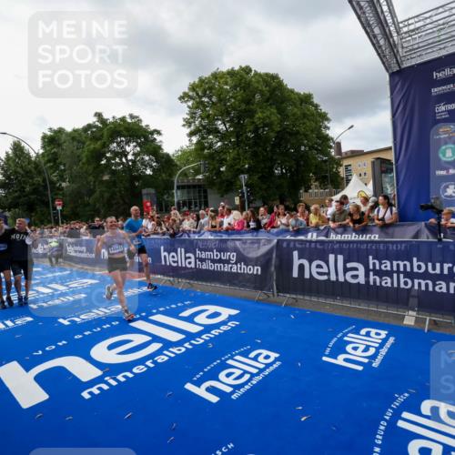 29.06.2025 - hella hamburg halbmarathon Zöllner http://msf.ph/oto/8427447 29.06.2025 10:35:45 Ziel 4062, 12462, 12899, 14841, 16119, 18841 meine-sportfotos.de