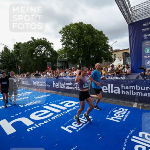 29.06.2025 - hella hamburg halbmarathon Zöllner http://msf.ph/oto/8427473 29.06.2025 10:35:46 Ziel 4062, 12462, 12899, 14841, 16119 meine-sportfotos.de