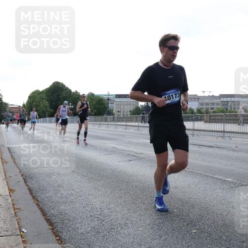 29.06.2025 - hella hamburg halbmarathon Lena Gebhardt http://msf.ph/oto/8427507 29.06.2025 09:44:12 Lombardsbrücke 0173, 1122, 1953, 2203, 2483, 2879, 3189, 3379, 5308, 5344, 7231, 7793, 8376, 8975, 9047, 9079, 9804, 10106, 10173, 10222, 10351, 10655, 10790, 11150, 11877, 13383, 13606, 14828, 15136, 15655, 16118, 17040, 17258, 18763, 18832 meine-sportfotos.de