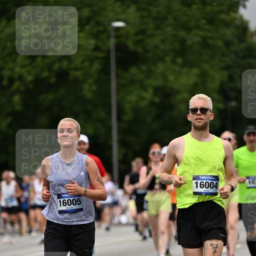 29.06.2025 - hella hamburg halbmarathon Dr. Thomas Lammeyer http://msf.ph/oto/8427525 29.06.2025 10:50:52 Kennedybrücke 1033, 1104, 1429, 1695, 1867, 1868, 1924, 2398, 2423, 2773, 2813, 2917, 3160, 3164, 3410, 3896, 4202, 4296, 4306, 4317, 4448, 4572, 5635, 5769, 5770, 6124, 6161, 6392, 8010, 8047, 8477, 8486, 8706, 9120, 9121, 9243, 9337, 9426, 9445, 9774, 10030, 10230, 10327, 10329, 10367, 11253, 11361 meine-sportfotos.de