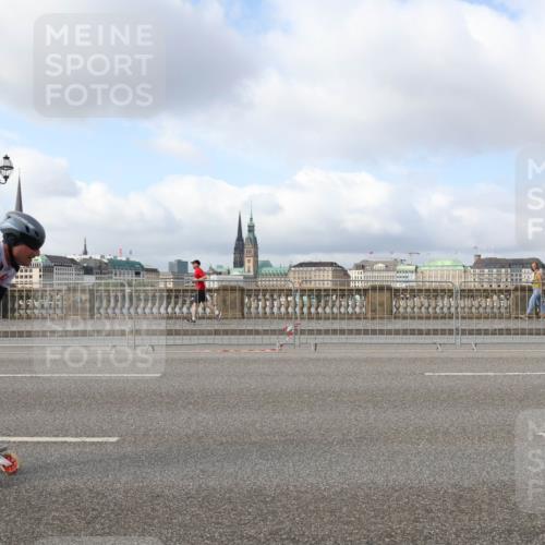29.06.2025 - hella hamburg halbmarathon Lena Gebhardt http://msf.ph/oto/8427556 29.06.2025 08:59:15 Lombardsbrücke  meine-sportfotos.de
