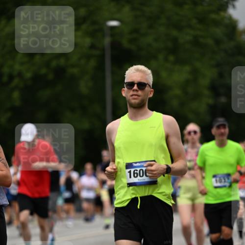 29.06.2025 - hella hamburg halbmarathon Dr. Thomas Lammeyer http://msf.ph/oto/8427570 29.06.2025 10:50:52 Kennedybrücke 1033, 1104, 1429, 1695, 1867, 1868, 1924, 2398, 2423, 2773, 2813, 2917, 3160, 3164, 3410, 3896, 4202, 4296, 4306, 4317, 4448, 4572, 5635, 5769, 5770, 6124, 6161, 6392, 8010, 8047, 8477, 8486, 8706, 9120, 9121, 9243, 9337, 9426, 9445, 9774, 10030, 10230, 10327, 10329, 10367, 11253, 11361 meine-sportfotos.de