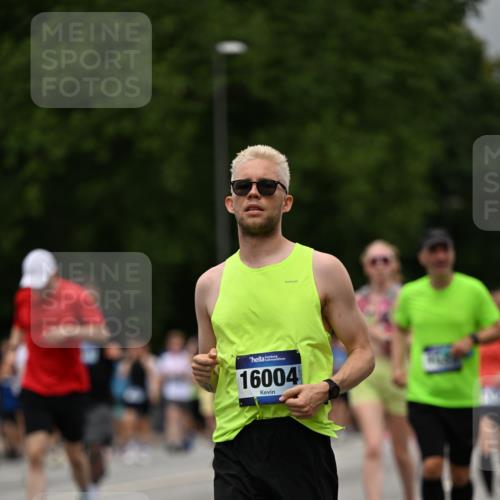 29.06.2025 - hella hamburg halbmarathon Dr. Thomas Lammeyer http://msf.ph/oto/8427573 29.06.2025 10:50:53 Kennedybrücke 1033, 1100, 1104, 1429, 1695, 1867, 1868, 1924, 2398, 2423, 2773, 2813, 2917, 3160, 3164, 3410, 3896, 4104, 4202, 4296, 4306, 4317, 4448, 4572, 5635, 5769, 5770, 5854, 5892, 6124, 6161, 6392, 8010, 8047, 8477, 8486, 8706, 9120, 9121, 9243, 9337, 9426, 9445, 9774, 10030, 10230, 10327, 10329, 10367, 11253, 11361, 11408 meine-sportfotos.de