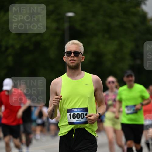 29.06.2025 - hella hamburg halbmarathon Dr. Thomas Lammeyer http://msf.ph/oto/8427579 29.06.2025 10:50:53 Kennedybrücke 1033, 1100, 1104, 1429, 1695, 1867, 1868, 1924, 2398, 2423, 2773, 2813, 2917, 3160, 3164, 3410, 3896, 4104, 4202, 4296, 4306, 4317, 4448, 4572, 5635, 5769, 5770, 5854, 5892, 6124, 6161, 6392, 8010, 8047, 8477, 8486, 8706, 9120, 9121, 9243, 9337, 9426, 9445, 9774, 10030, 10230, 10327, 10329, 10367, 11253, 11361, 11408 meine-sportfotos.de