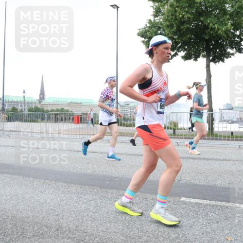 29.06.2025 - hella hamburg halbmarathon Lena Gebhardt http://msf.ph/oto/8427585 29.06.2025 10:53:47 Lombardsbrücke 5815, 699, 1017, 1263, 1340, 1687, 1709, 1744, 1753, 1789, 1900, 1906, 1984, 2065, 2079, 2372, 2429, 2854, 3055, 3079, 3226, 3249, 3465, 3467, 3557, 4195, 4595, 4801, 5430, 5562, 5815, 5856, 5857, 5898, 5964, 6039, 6041, 6044, 6192, 6273, 6306, 6583, 6913, 6996, 7039, 7068, 7537, 7611, 7614, 7876, 7890, 8189, 8212, 8515, 8906, 8924, 9077, 9138, 9456, 9503, 9531, 9572, 9685, 9764, 9771, 9785, 10043, 10175, 10490, 11390, 12219 meine-sportfotos.de
