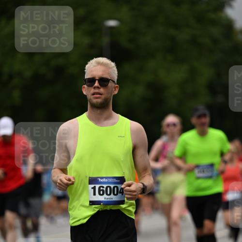 29.06.2025 - hella hamburg halbmarathon Dr. Thomas Lammeyer http://msf.ph/oto/8427587 29.06.2025 10:50:53 Kennedybrücke 1033, 1100, 1104, 1429, 1695, 1867, 1868, 1924, 2398, 2423, 2773, 2813, 2917, 3160, 3164, 3410, 3896, 4104, 4202, 4296, 4306, 4317, 4448, 4572, 5635, 5769, 5770, 5854, 5892, 6124, 6161, 6392, 8010, 8047, 8477, 8486, 8706, 9120, 9121, 9243, 9337, 9426, 9445, 9774, 10030, 10230, 10327, 10329, 10367, 11253, 11361, 11408 meine-sportfotos.de