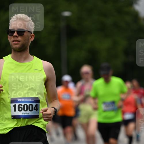 29.06.2025 - hella hamburg halbmarathon Dr. Thomas Lammeyer http://msf.ph/oto/8427613 29.06.2025 10:50:54 Kennedybrücke 1033, 1100, 1104, 1429, 1695, 1867, 1868, 1924, 2398, 2423, 2773, 2813, 2917, 3160, 3164, 3410, 3896, 4104, 4202, 4296, 4306, 4317, 4448, 4572, 5635, 5769, 5770, 5854, 5892, 6124, 6161, 6392, 6623, 8010, 8047, 8477, 8486, 8706, 9120, 9121, 9243, 9337, 9426, 9445, 9774, 9949, 10030, 10230, 10327, 10329, 11253, 11361, 11408 meine-sportfotos.de